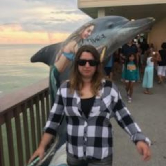 Meet your Posher, Heather - Picture 1 of 2